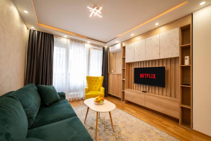 Красива и обзаведена с вкус всекидневна с много светлина. Нашите качествени мебели ви дават прекрасно усещане за живот.