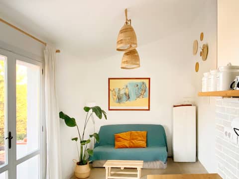 Popular Airbnb listing: Apartment with a private terrace overlooking the sea in Quartu Sant'elena