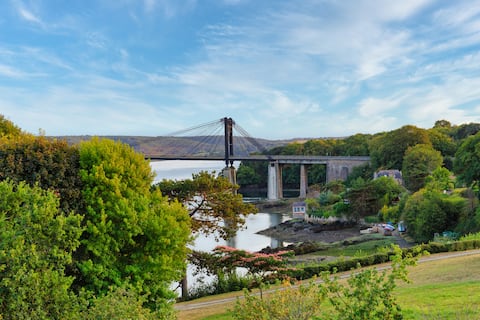 House with stunning views of the estuary