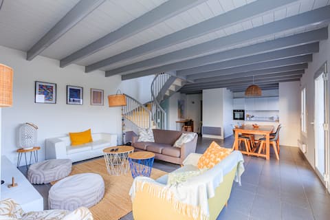 House with stunning views of the estuary