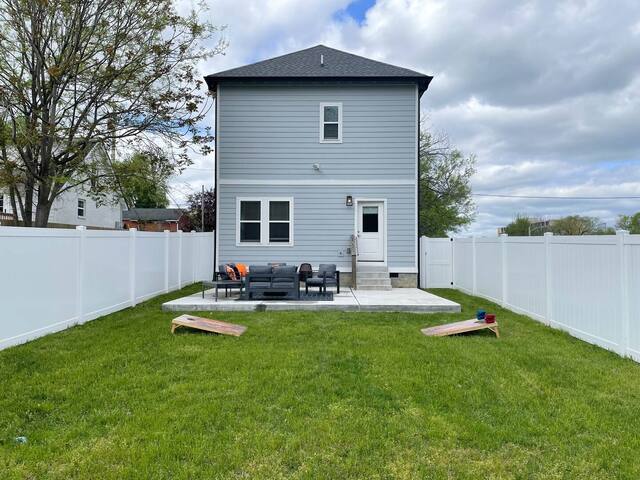 Beautiful Downtown 4 Bedroom – Great Monthly! gallery image 5