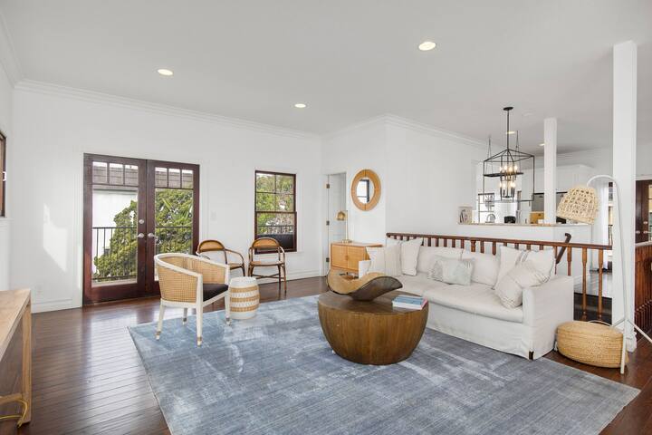 OCEAN VIEW/Amazing 4 Bedroom/AC/Walk to Beach! gallery image 2