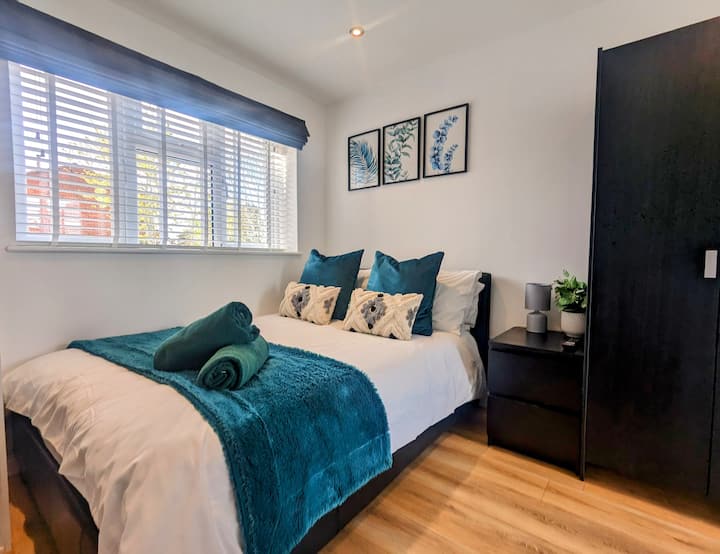 Private guest suite, own entrance with en-suite