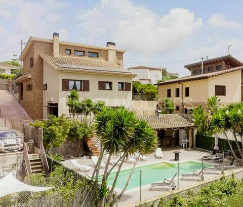 Chalet. 2'5km beach, 11km Sitges, 45km Barcelona.