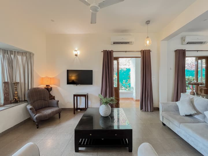 Living room image 3