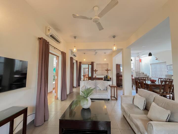 Living room image 7