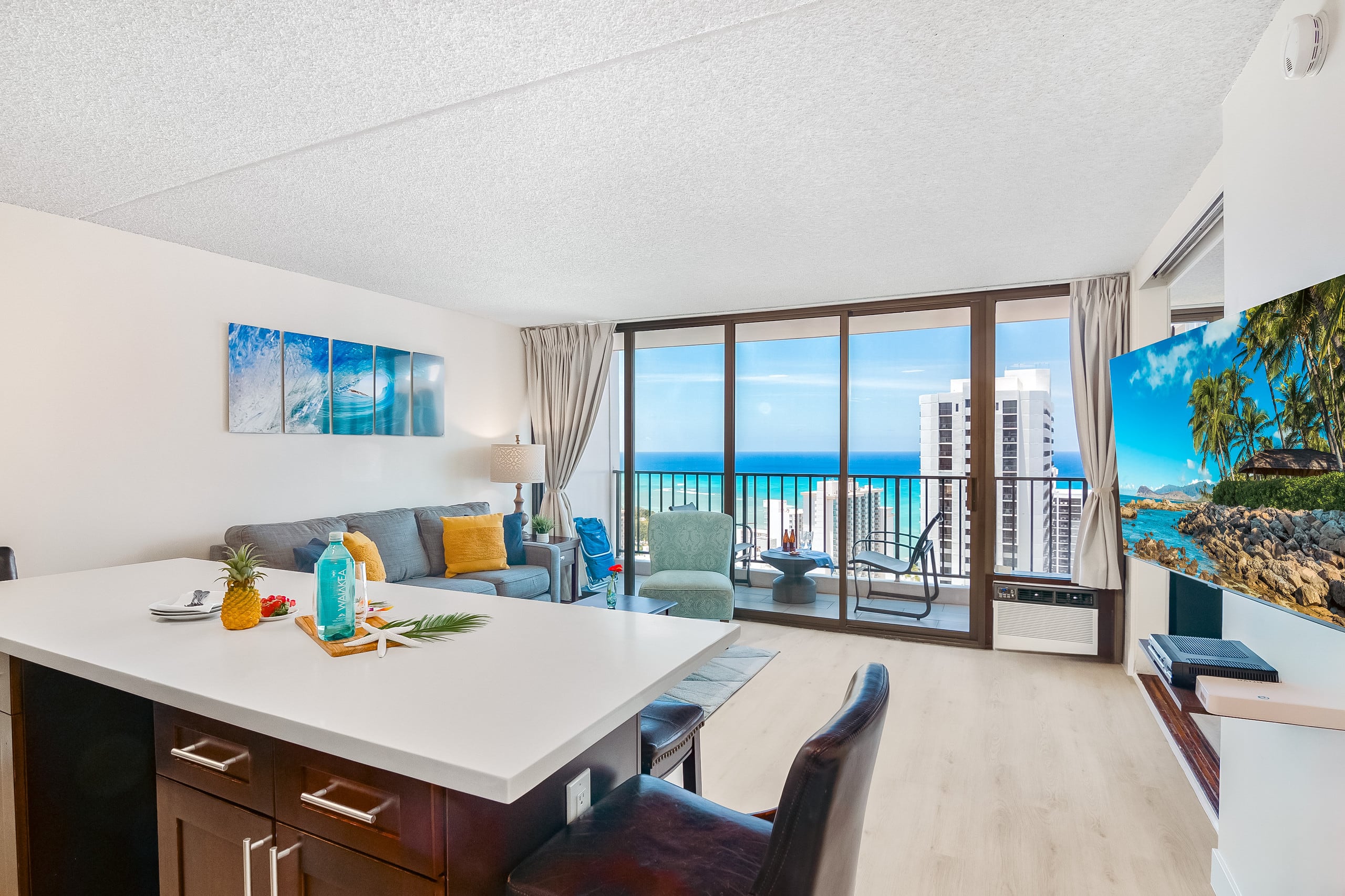 Condo in Honolulu · ★4.87 · 1 bedroom · 3 beds · 1 private bath - Image 14