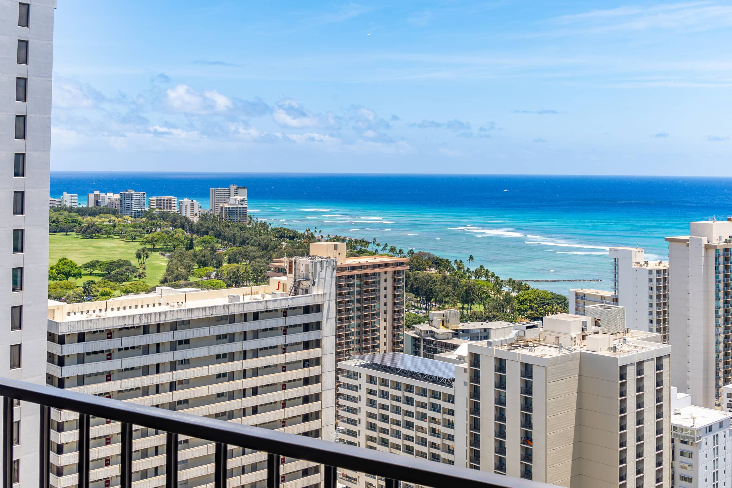 Condo in Honolulu · ★4.87 · 1 bedroom · 3 beds · 1 private bath - Image 41