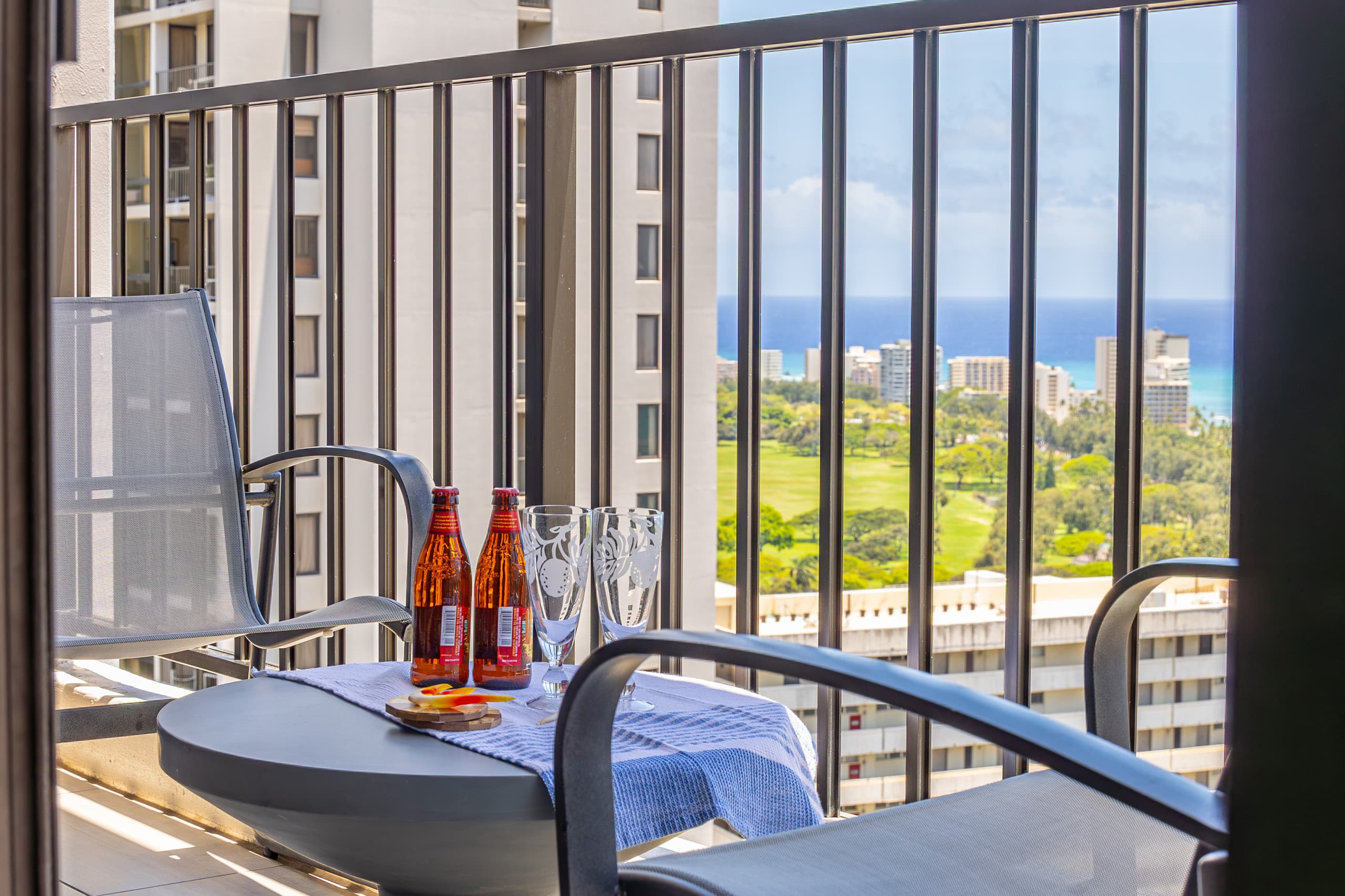 Condo in Honolulu · ★4.87 · 1 bedroom · 3 beds · 1 private bath - Image 45