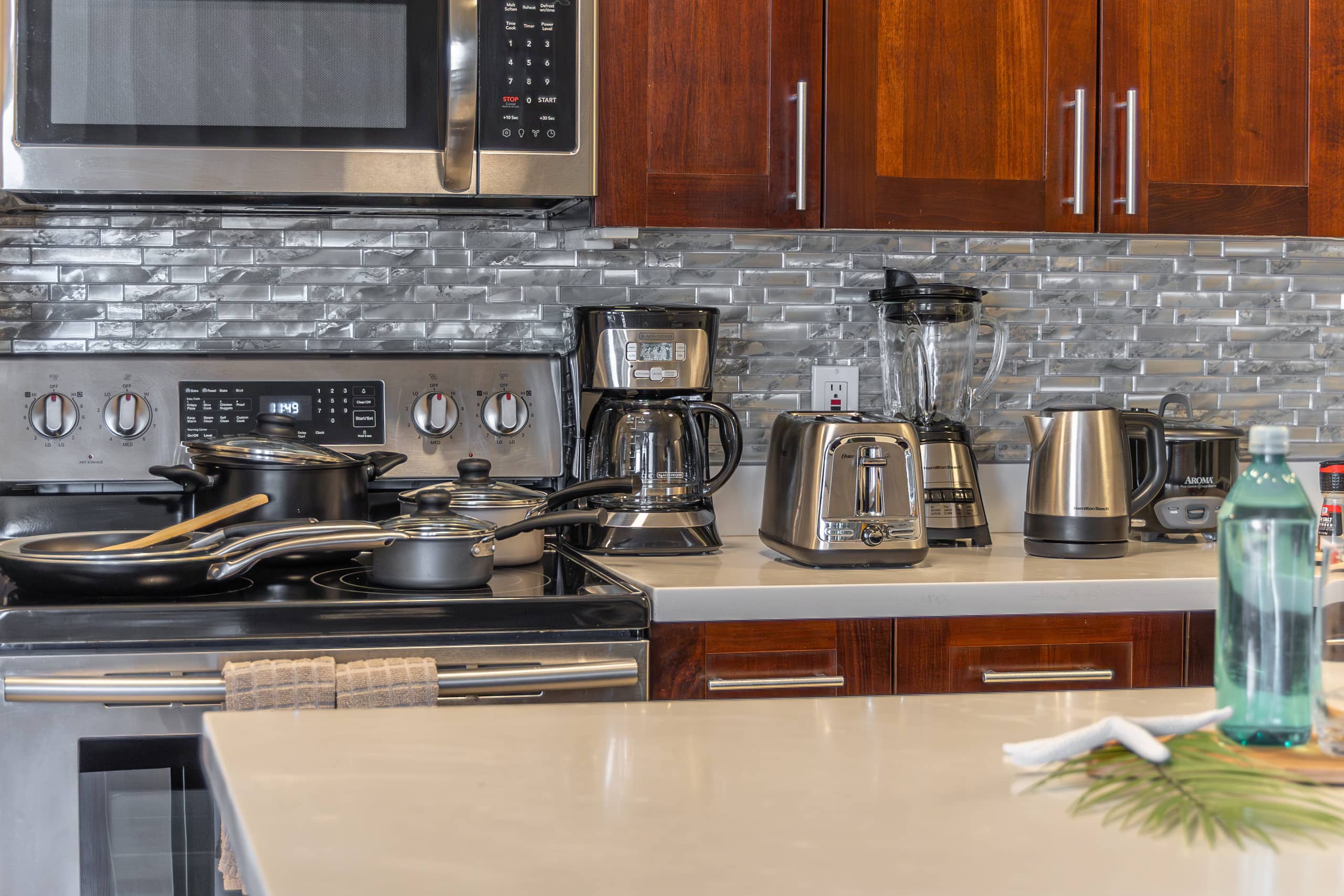Condo in Honolulu · ★4.87 · 1 bedroom · 3 beds · 1 private bath - Image 19