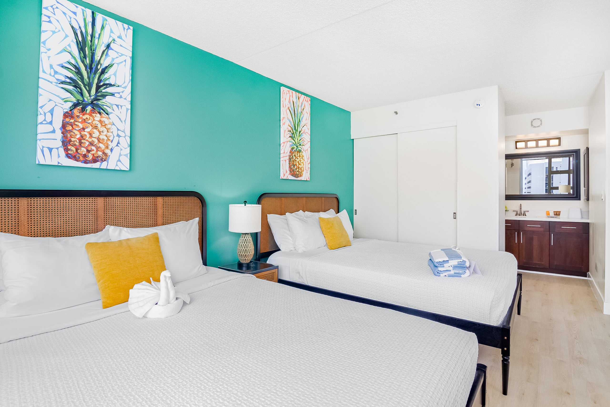 Condo in Honolulu · ★4.87 · 1 bedroom · 3 beds · 1 private bath - Image 28