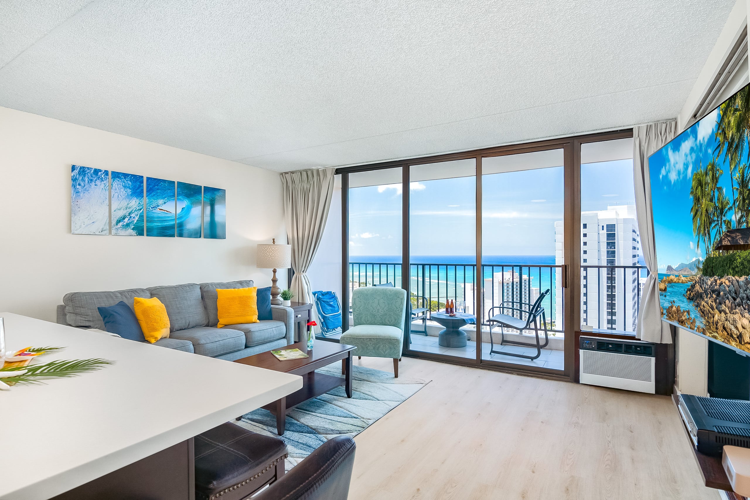 Condo in Honolulu · ★4.87 · 1 bedroom · 3 beds · 1 private bath - Image 15