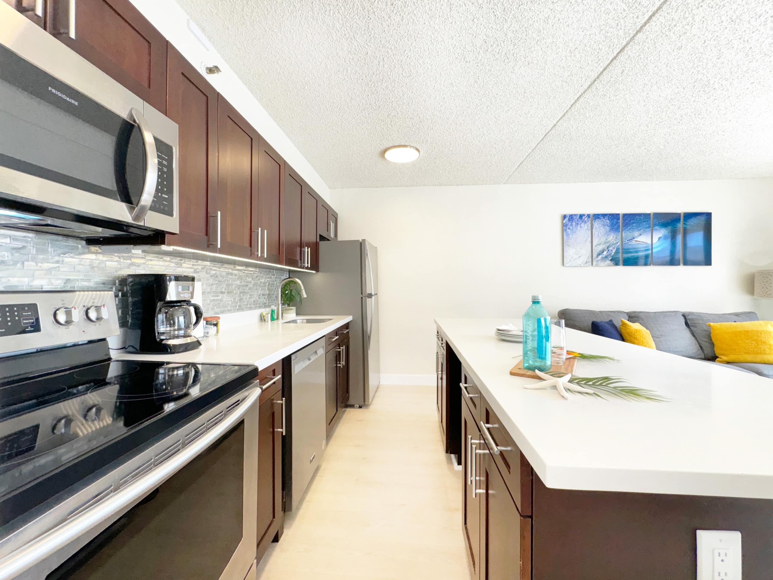 Condo in Honolulu · ★4.87 · 1 bedroom · 3 beds · 1 private bath - Image 17