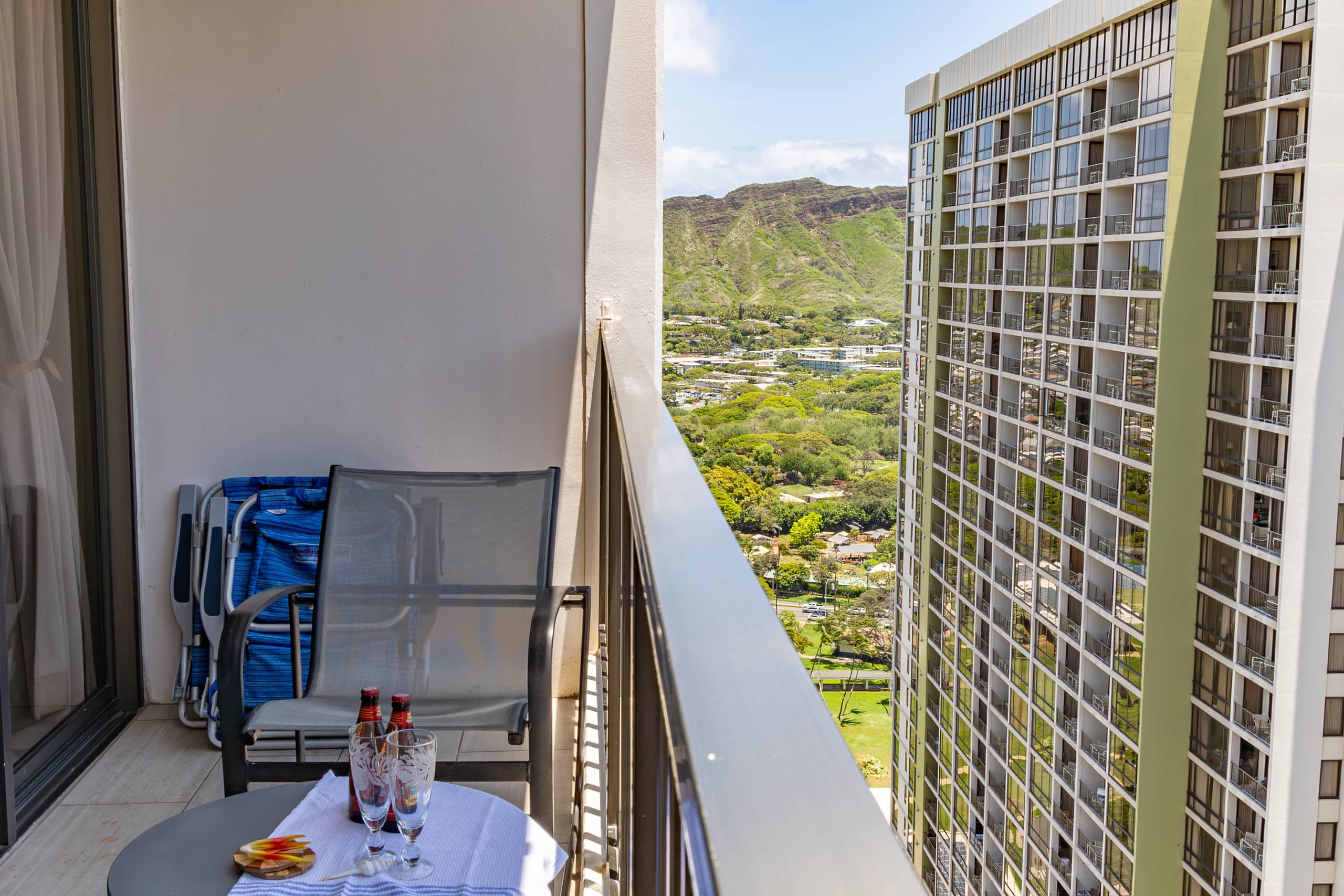 Condo in Honolulu · ★4.87 · 1 bedroom · 3 beds · 1 private bath - Image 44