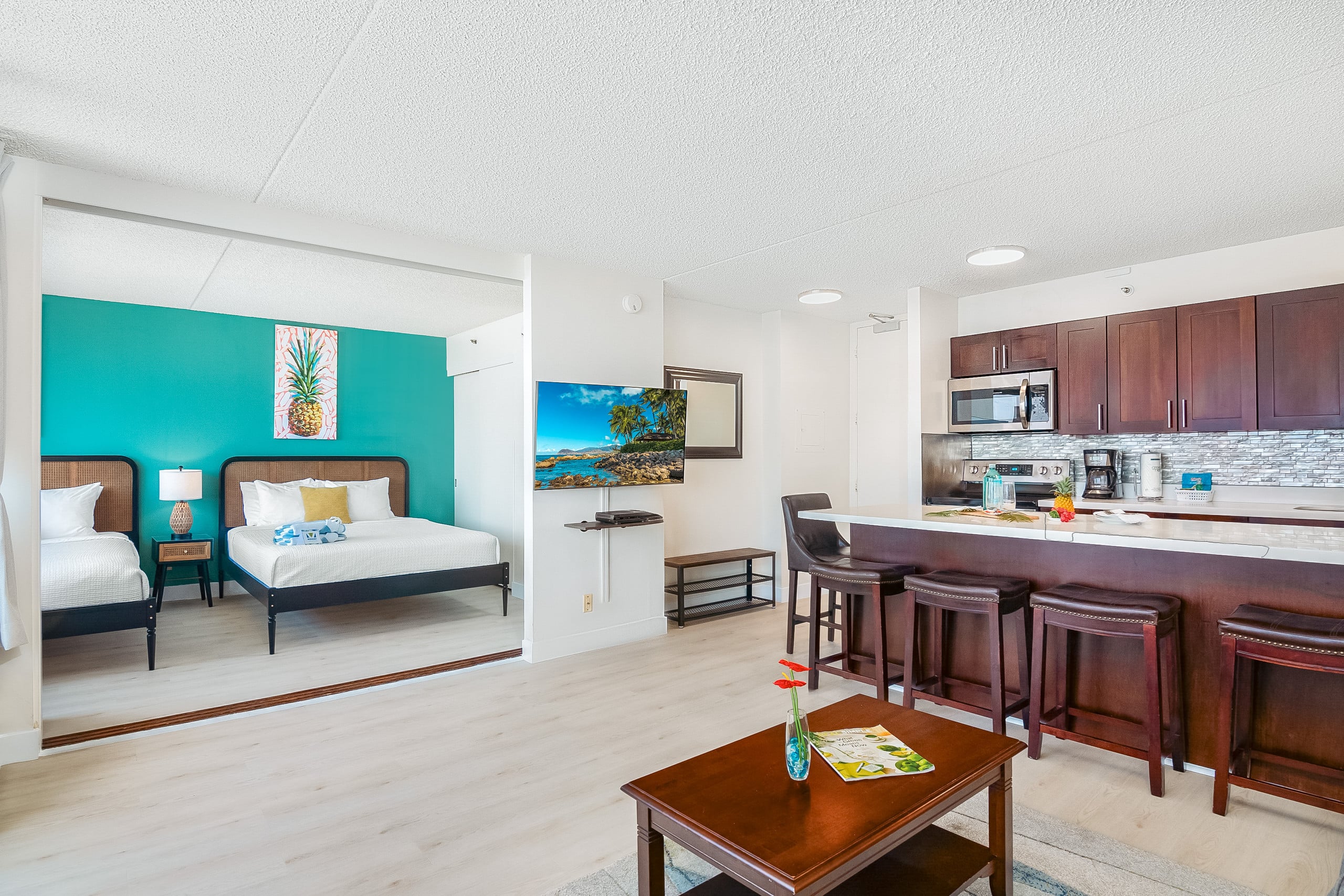 Condo in Honolulu · ★4.87 · 1 bedroom · 3 beds · 1 private bath - Image 6
