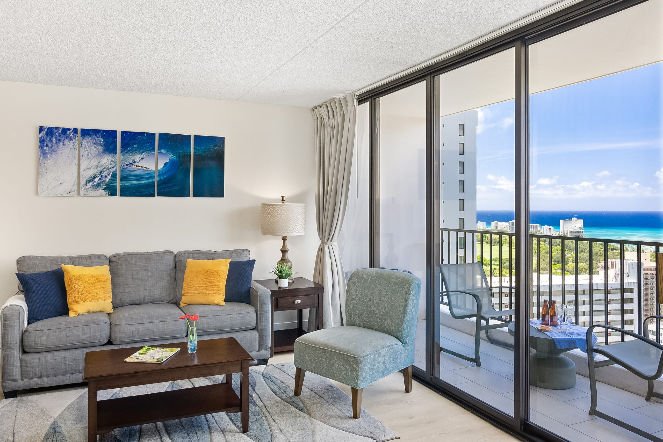 Condo in Honolulu · ★4.87 · 1 bedroom · 3 beds · 1 private bath - Image 7