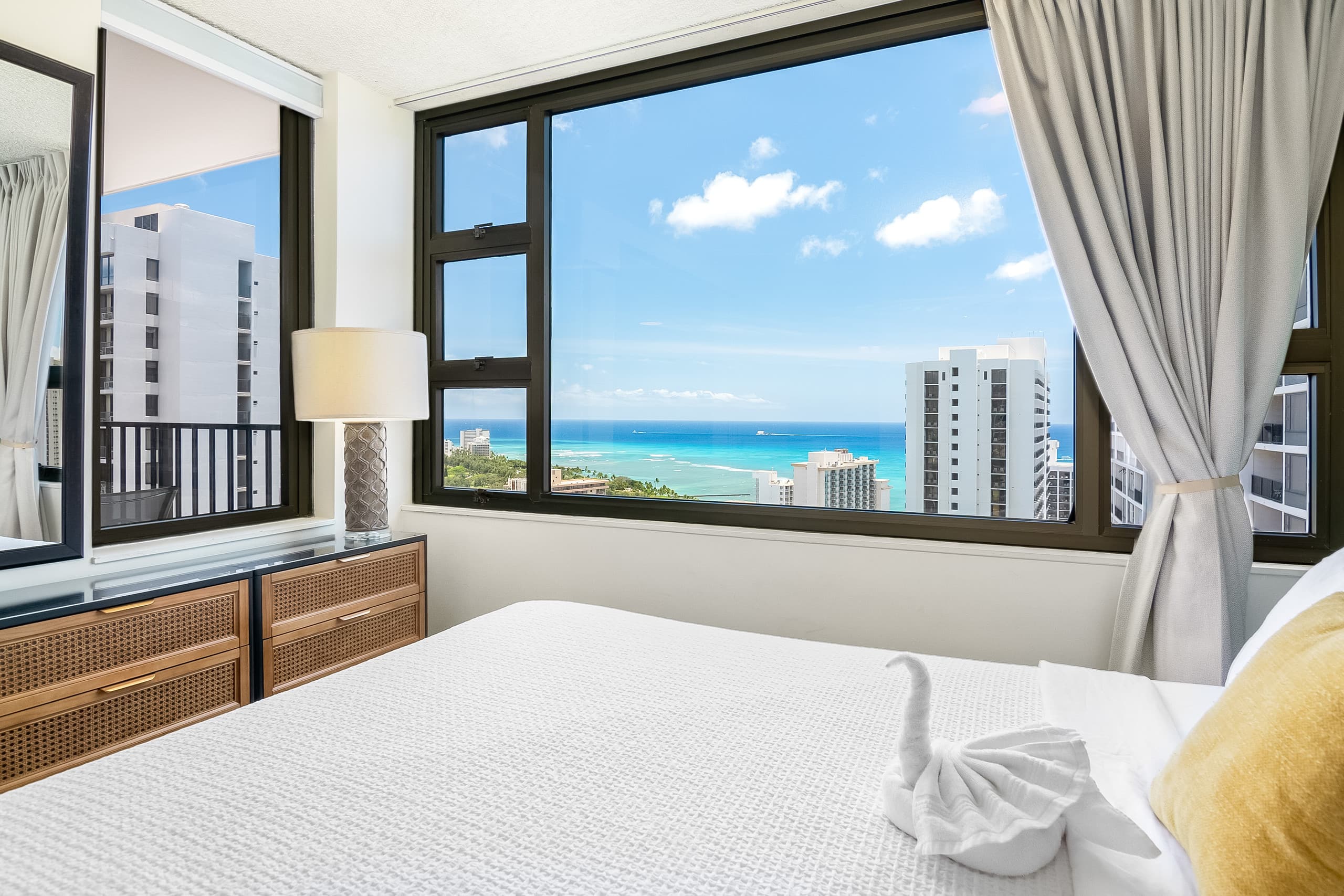 Condo in Honolulu · ★4.87 · 1 bedroom · 3 beds · 1 private bath - Image 32