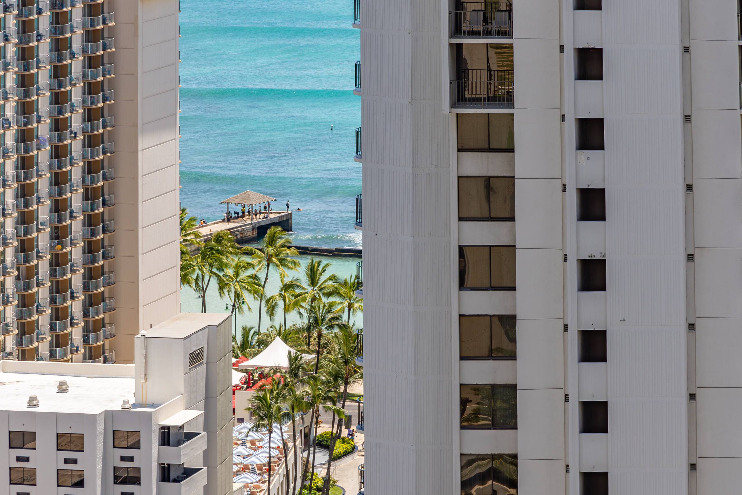 Condo in Honolulu · ★4.87 · 1 bedroom · 3 beds · 1 private bath - Image 49