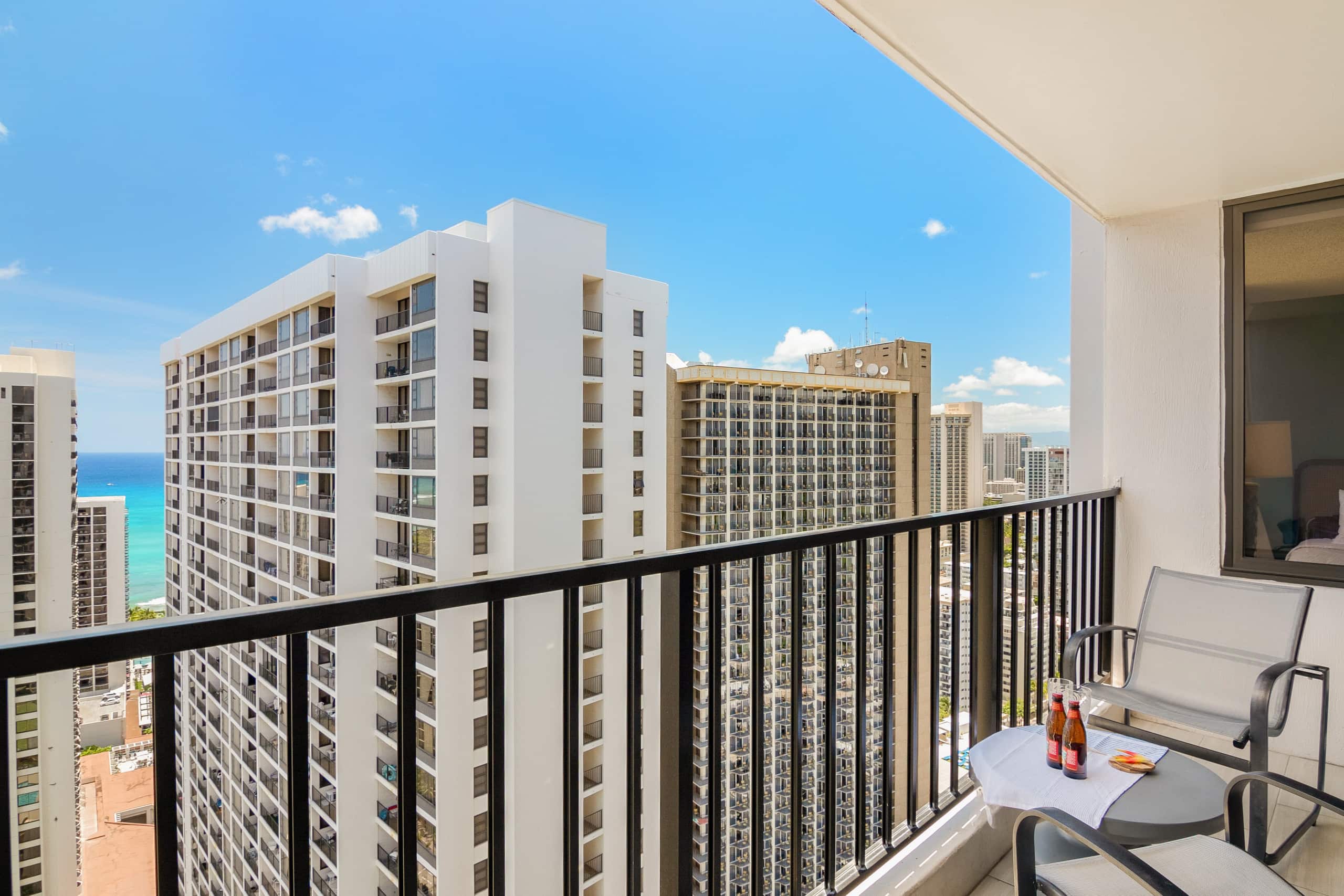 Condo in Honolulu · ★4.87 · 1 bedroom · 3 beds · 1 private bath - Image 43