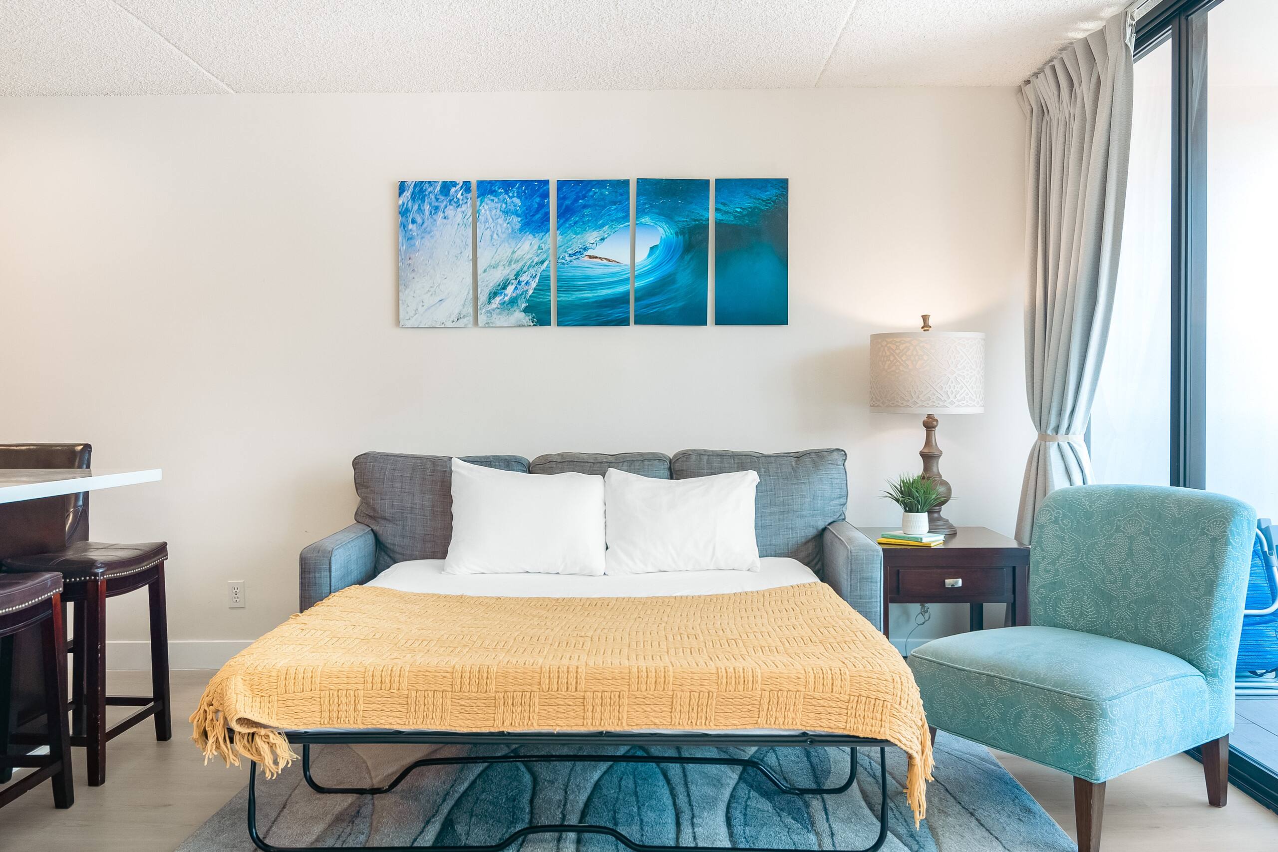 Condo in Honolulu · ★4.87 · 1 bedroom · 3 beds · 1 private bath - Image 2