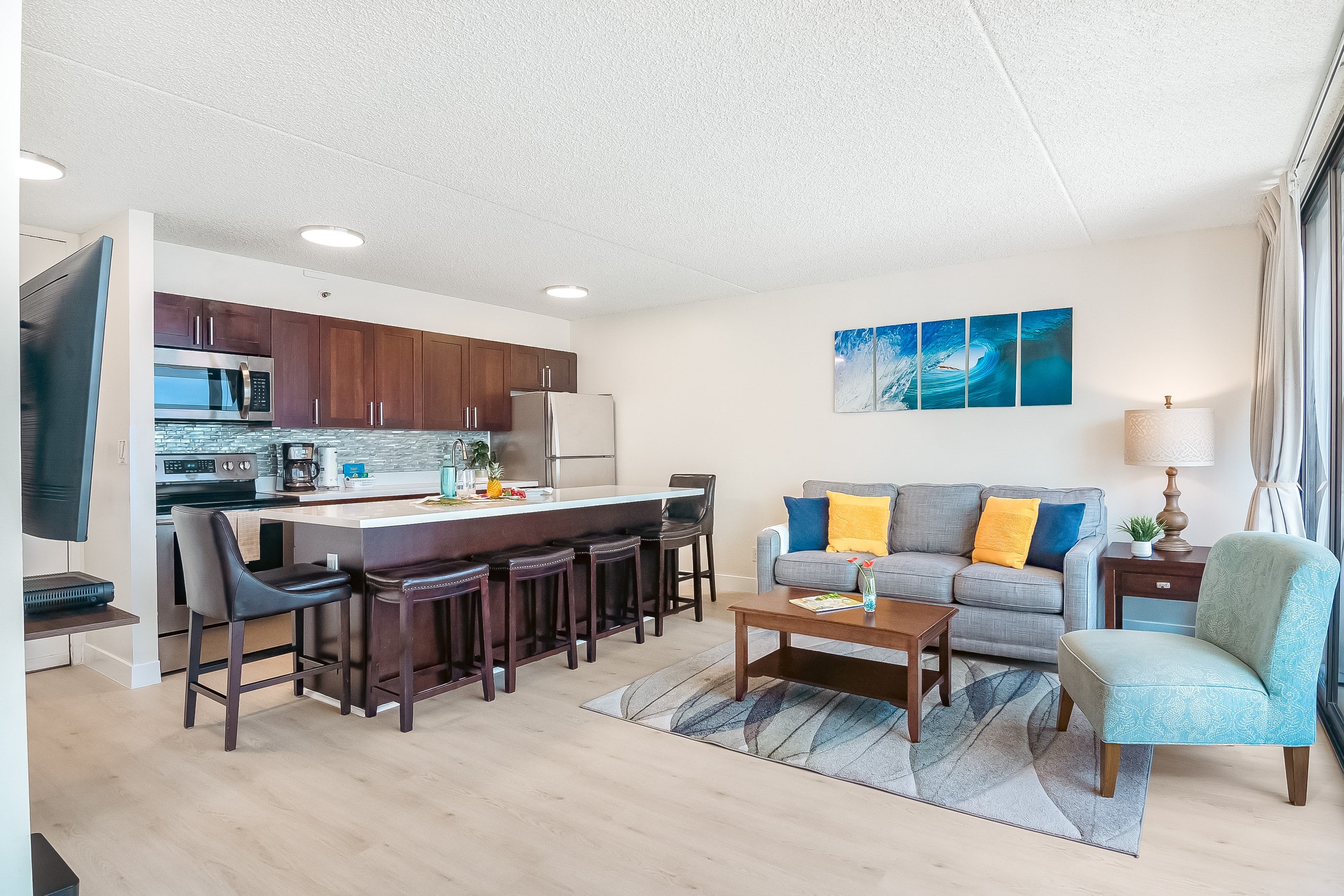 Condo in Honolulu · ★4.87 · 1 bedroom · 3 beds · 1 private bath - Image 3