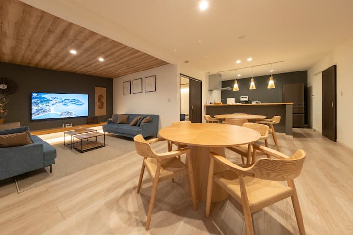 1 minute walk from sushi restaurant Triton!