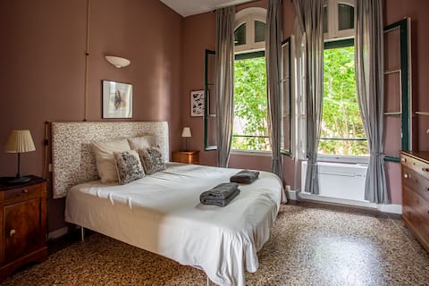 Walk Score 95 | Garden | Pool | 700 Mbps | PetsOK