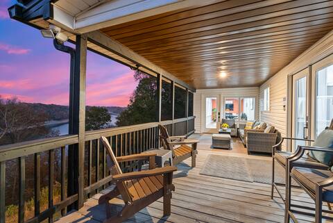 New Lakefront Luxury: Hot Tub, Arcade,Serene Views