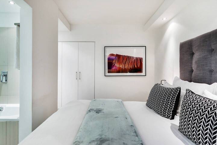 Breathtaking Views & Apartment! gallery image 5