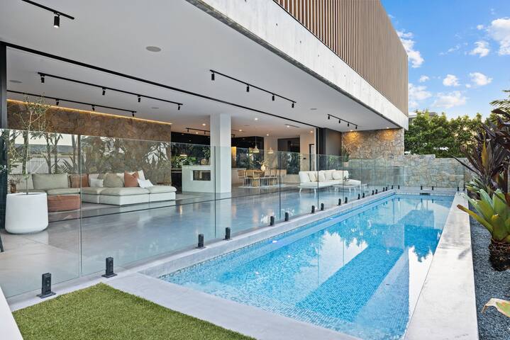 Mana Beach House | Beachside luxury – Pool, gym gallery image 5