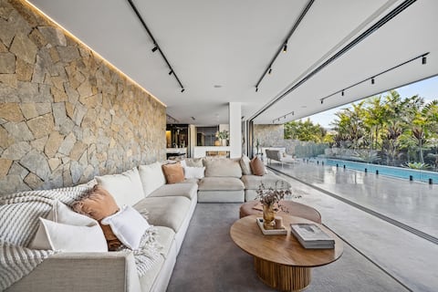Top performing Airbnb: Mana Beach House | Heated Pool, Gym & Steam Room in Kingscliff