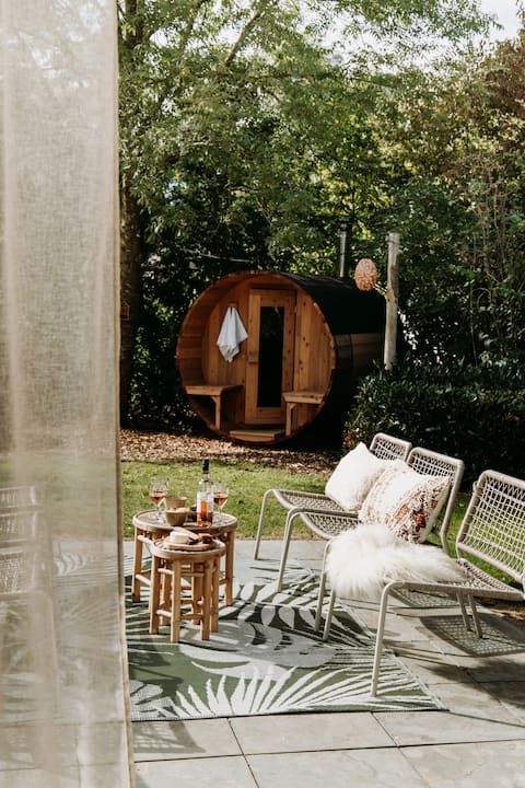 Bohemian Wellness met hottub & sauna