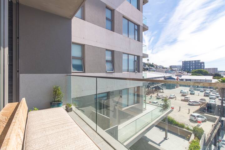 Luxury Urban Oasis in Greenpoint/De Waterkant gallery image 4