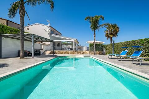 Villa DellUlivo: Private Pool, BBQ & Privacy