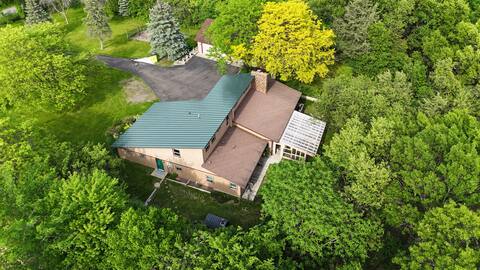 The Eagle’s Nest: 80s Flare w Sauna & River Views