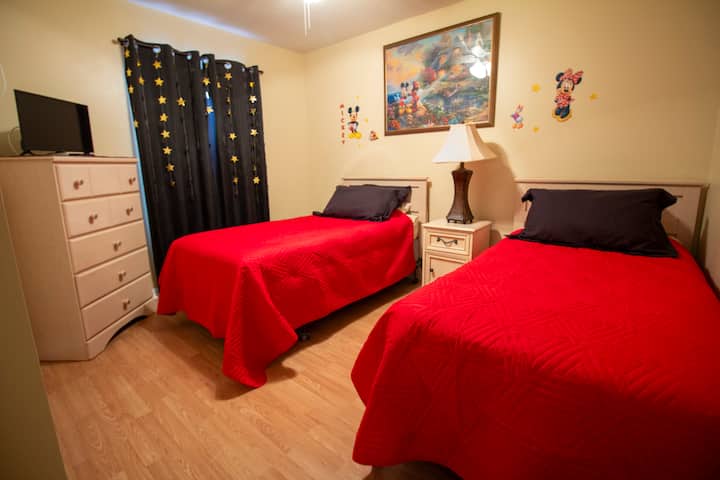 Დაბურული ფარდები