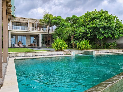 Ketewel Beach front 2BDR Private Pool w/Breakfast