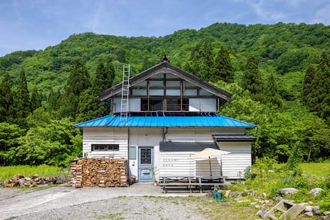 Pet friendly, spacious, traditional Japanese house for rent.A quiet and peaceful Japanese countrysid