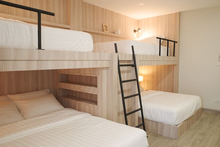 Private 6 min walk BTS ,7-11 Near by,Street food gallery image 4