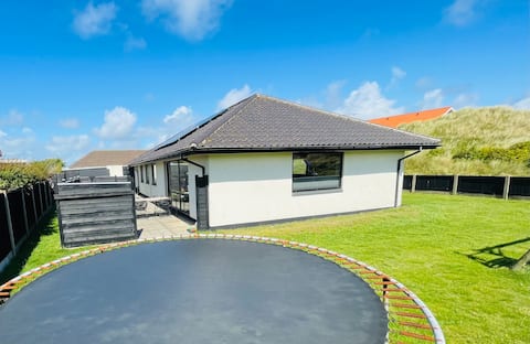 Family-friendly house close to town, beach and fjord