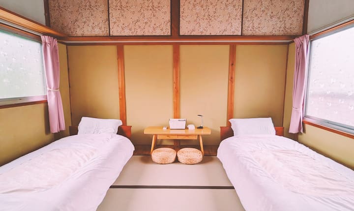 ห้องทาทามิที่มีลวดลายดอกซากุระ