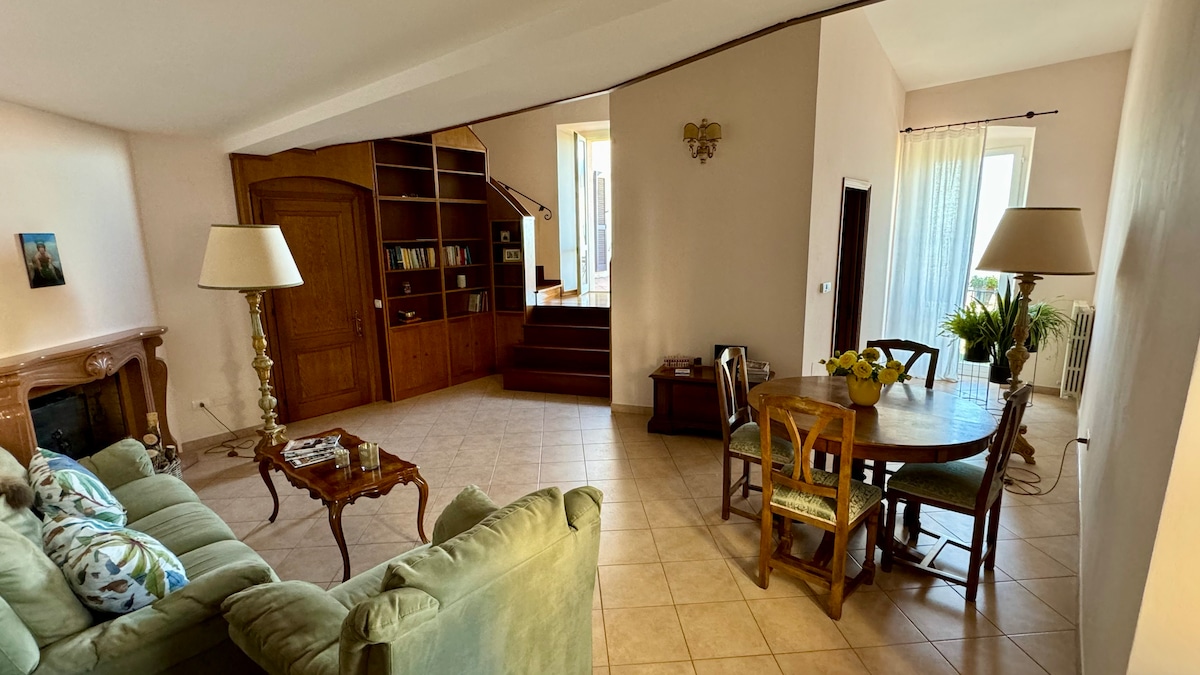 Airbnb con migliori performance: Apartment Mazzini with terrace and fireplace a Assisi