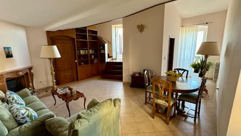 Airbnb con migliori performance: Apartment Mazzini with terrace and fireplace a Assisi