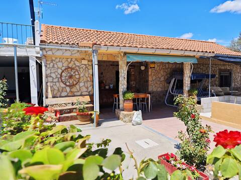 Farm stay, private pool & BBQ in Chinchón, Madrid