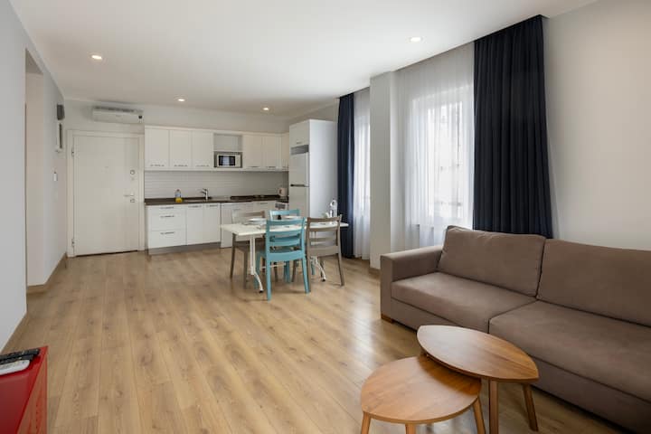 Antalya Center 2+1 Apartment + - Antália