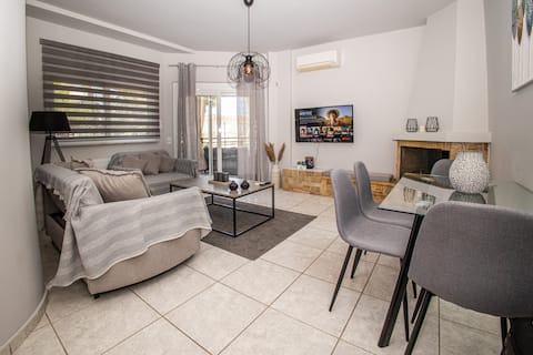 Popular Airbnb listing: Apartment with pool in Δήμος Μαρκόπουλου Μεσογαίας
