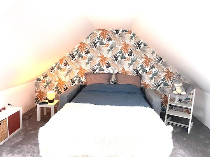 Zona notte modulabile in base al numero di persone. Qui il divano letto matrimoniale.