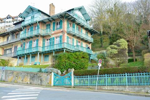 Exceptional villa with sea view, 9 bedrooms