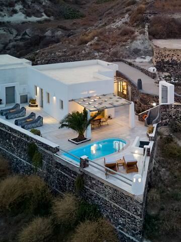 106. Hideaway Villa with Heated Pool and Sea View