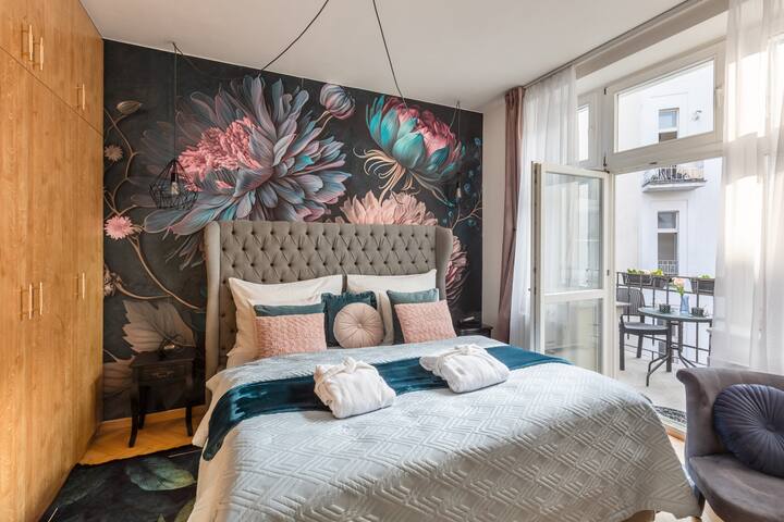 Decadent Art Deco Apartment in Old Town gallery image 4